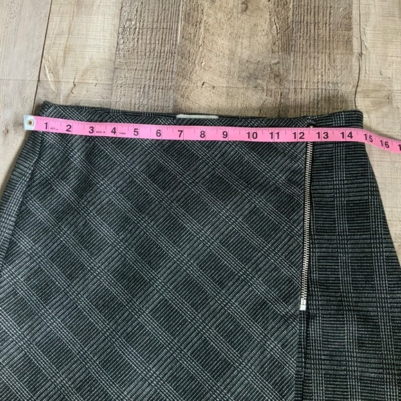 Loft Grey White Plaid Knit Faux Wrap Short Skirt SZ 4P - Picture 9 of 10
